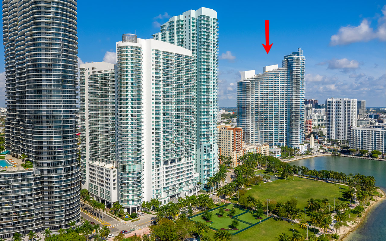 Paramount Bay condo building in Edgewater Miami